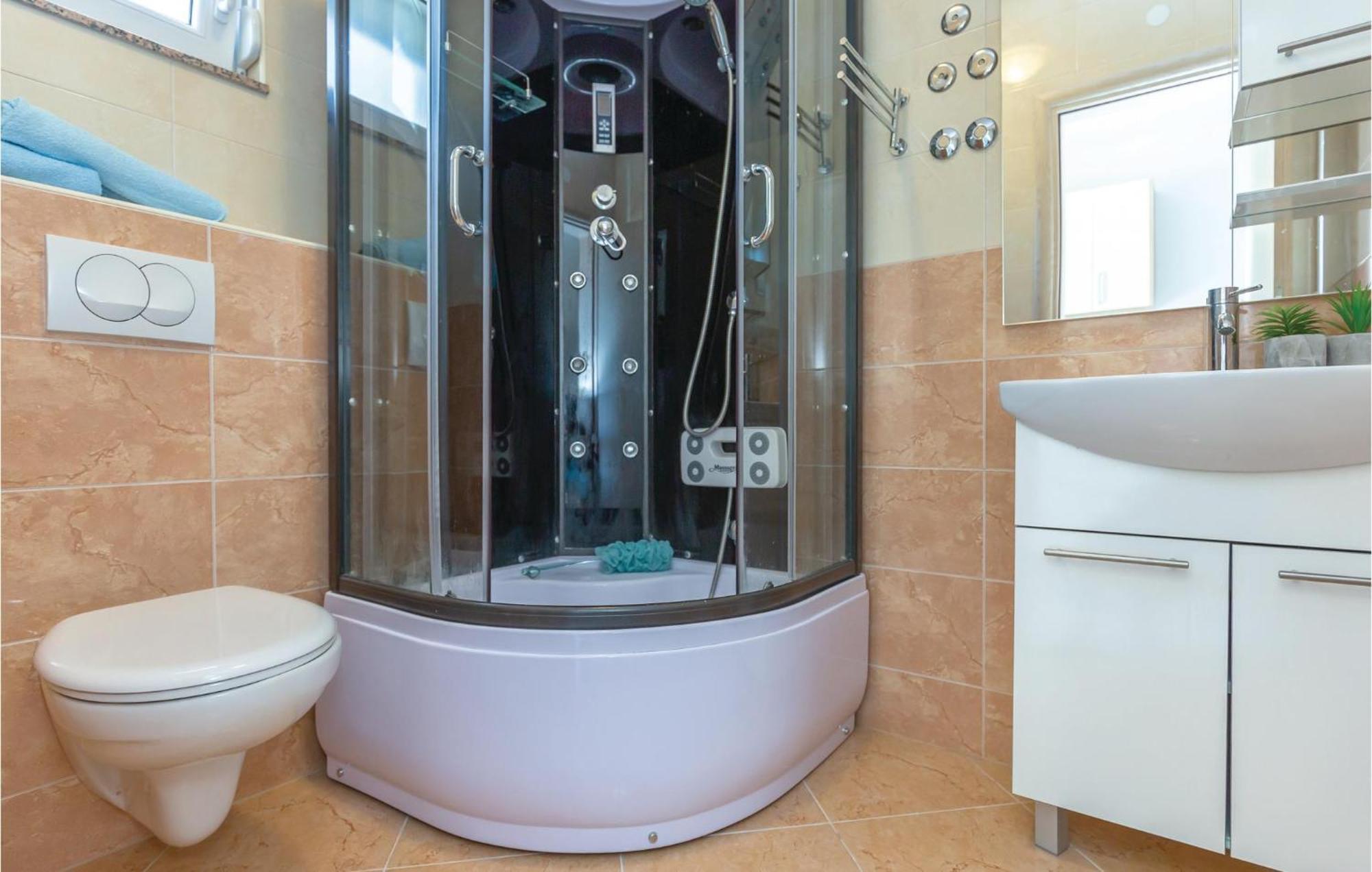 Beautiful Apartment In Krvavica With Kitchen Kültér fotó