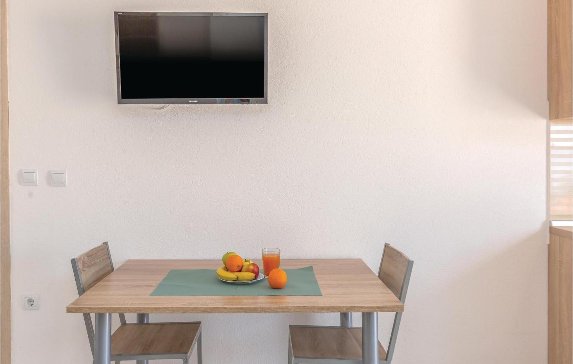 Beautiful Apartment In Krvavica With Kitchen Kültér fotó
