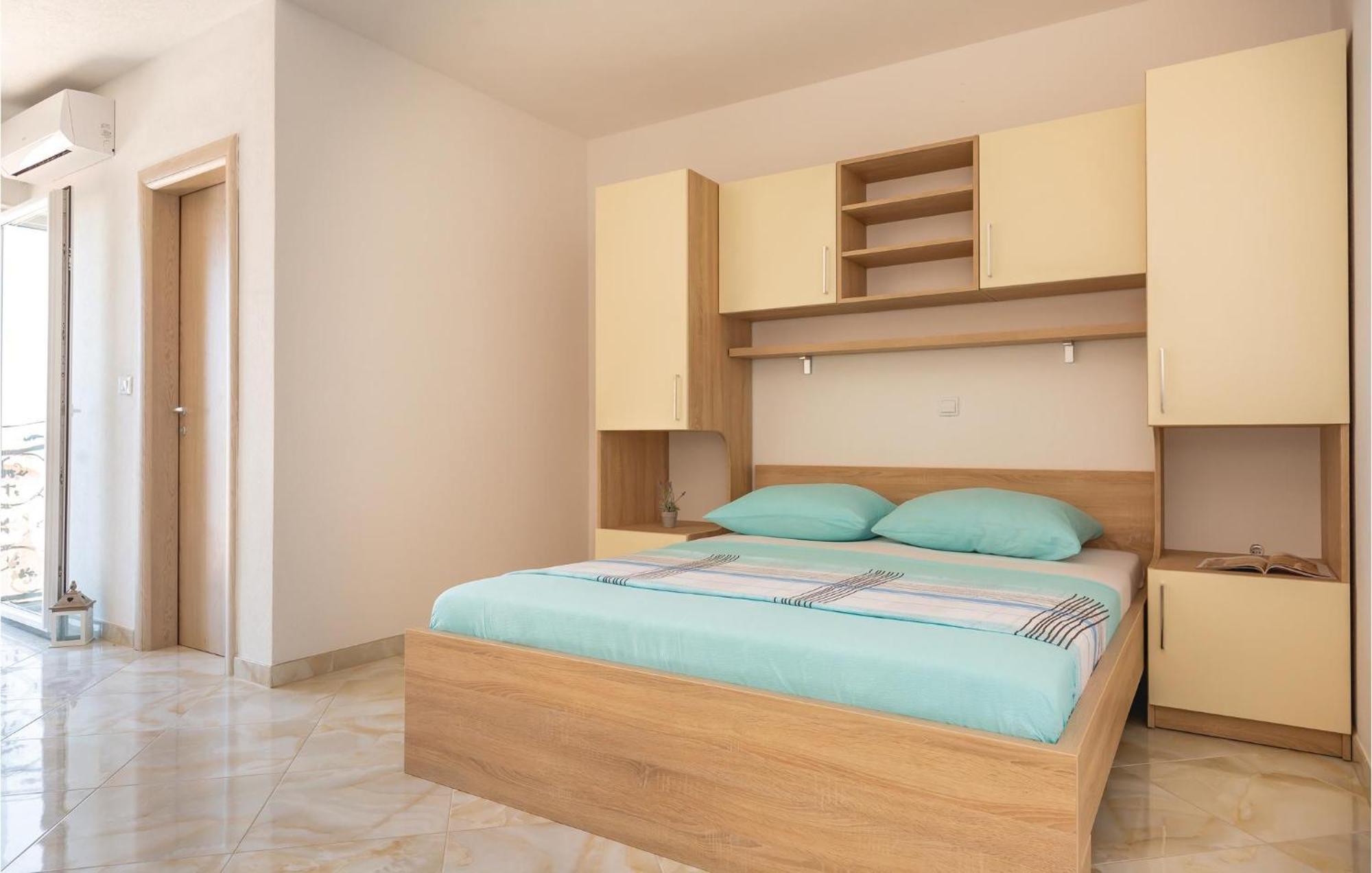 Beautiful Apartment In Krvavica With Kitchen Kültér fotó