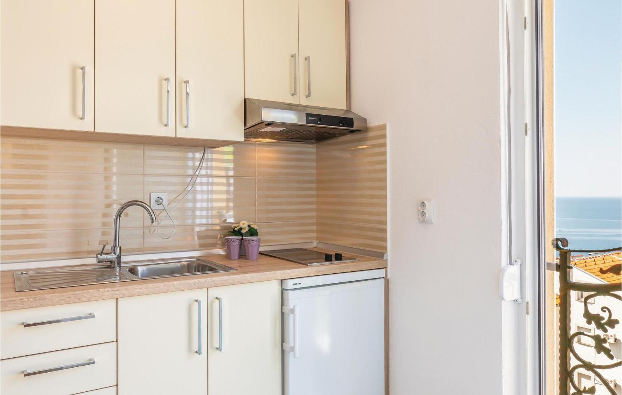 Beautiful Apartment In Krvavica With Kitchen Kültér fotó