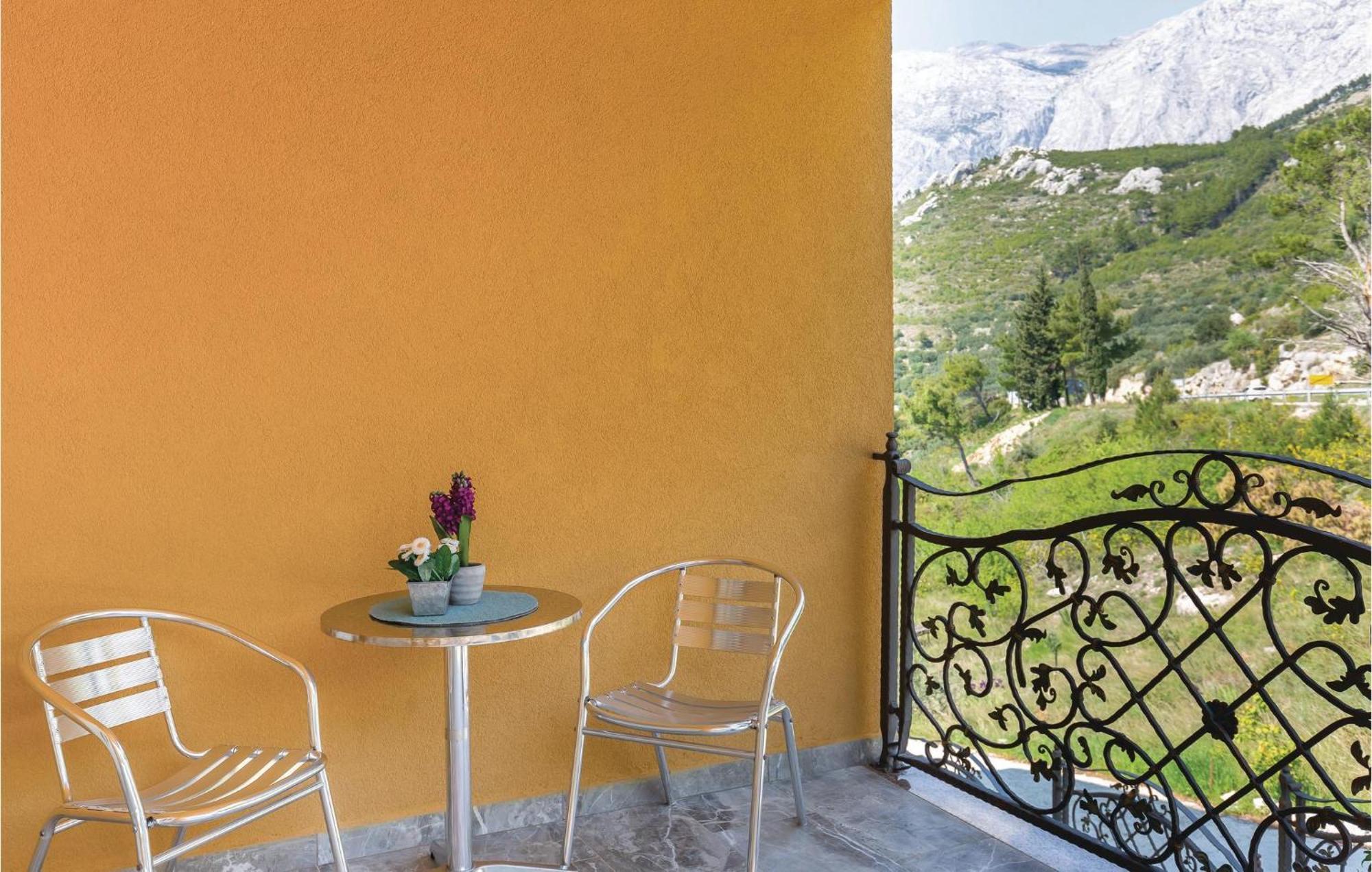 Beautiful Apartment In Krvavica With Kitchen Kültér fotó